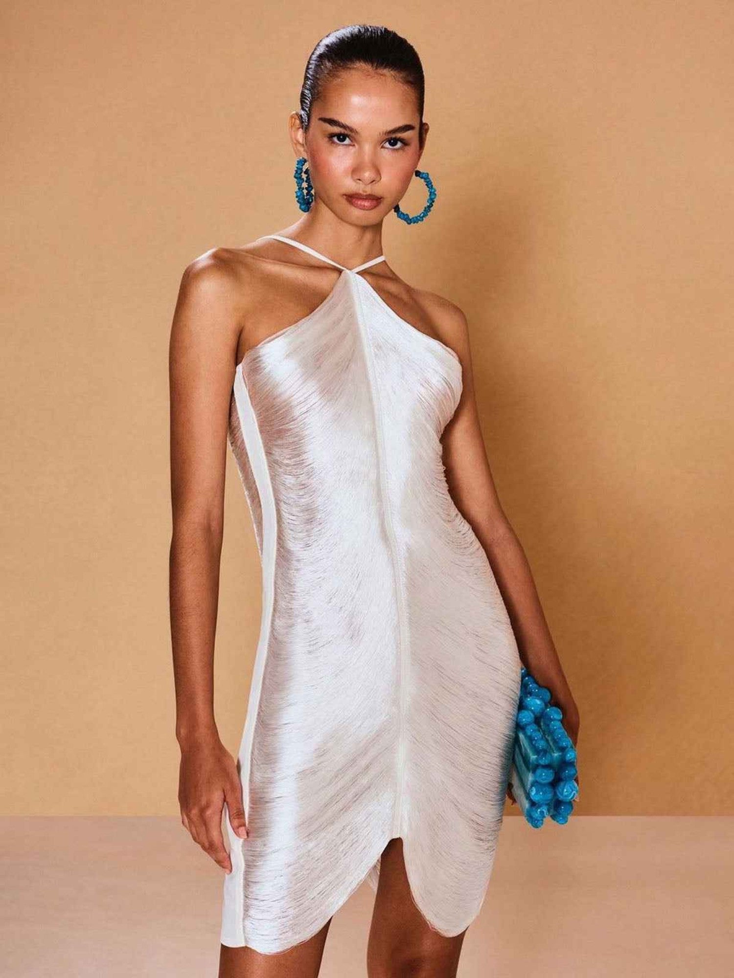 vestido-curto-branco-noite-de-glamour-loja-zharen