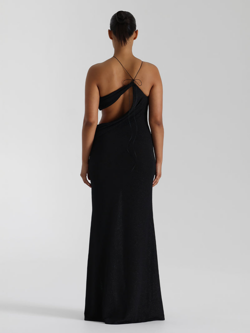 vestido-longo-e-elegante-preto-fascinio-noir-loja-zharen