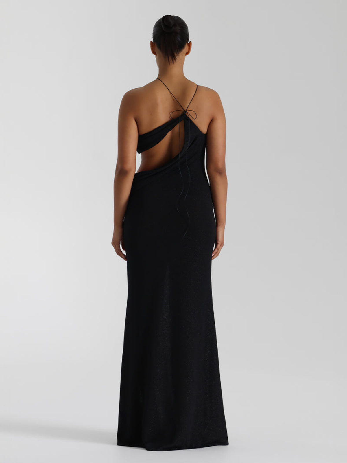 vestido-longo-e-elegante-preto-fascinio-noir-loja-zharen