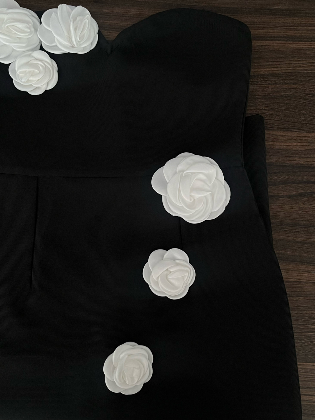 vestido-longo-e-elegante-preto-poenia-loja-zharen