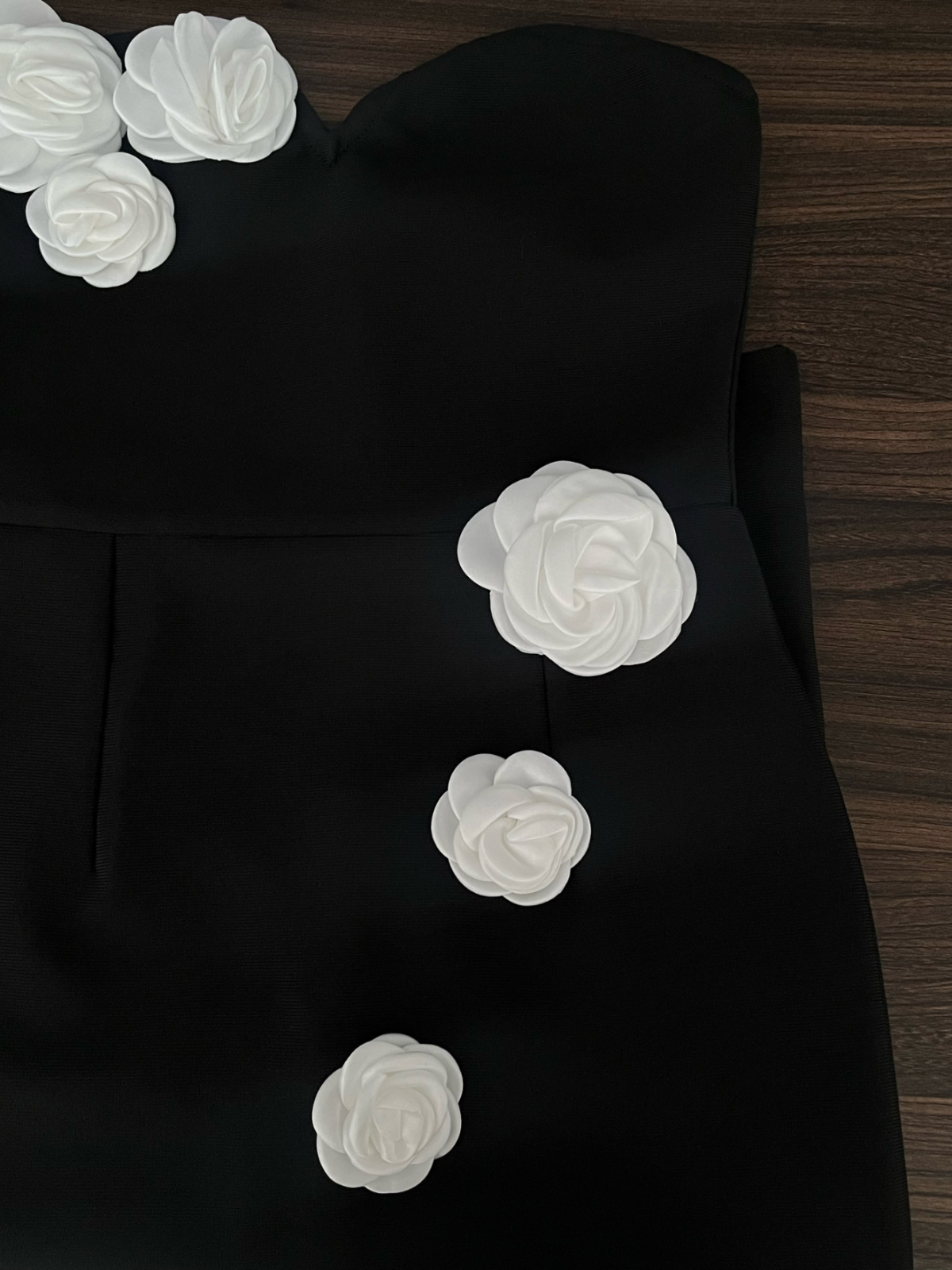 vestido-longo-e-elegante-preto-poenia-loja-zharen