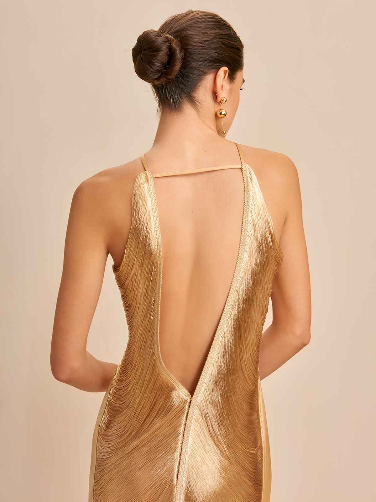 vestido-midi-elegante-dourado-noite-de-glamour-loja-zharen