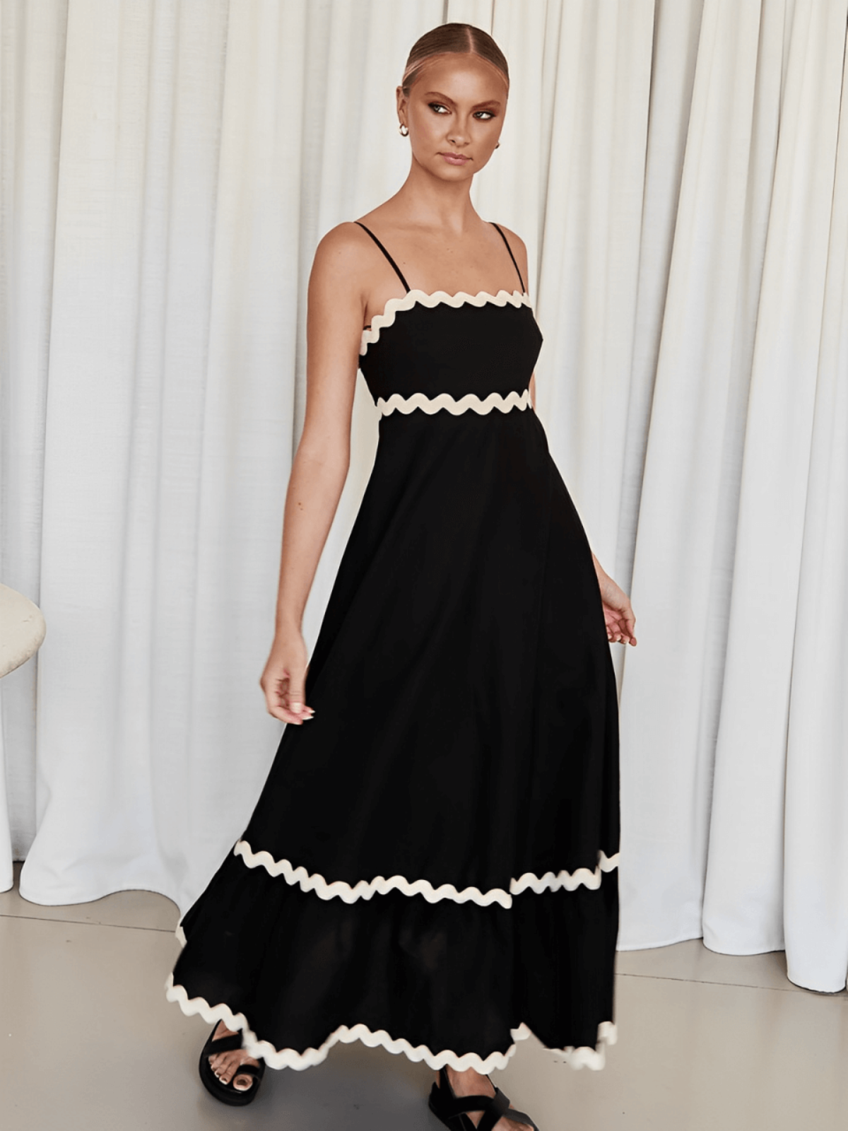 vestido-midi-elegante-preto-giulia-loja-zharen Imagem principal do produto