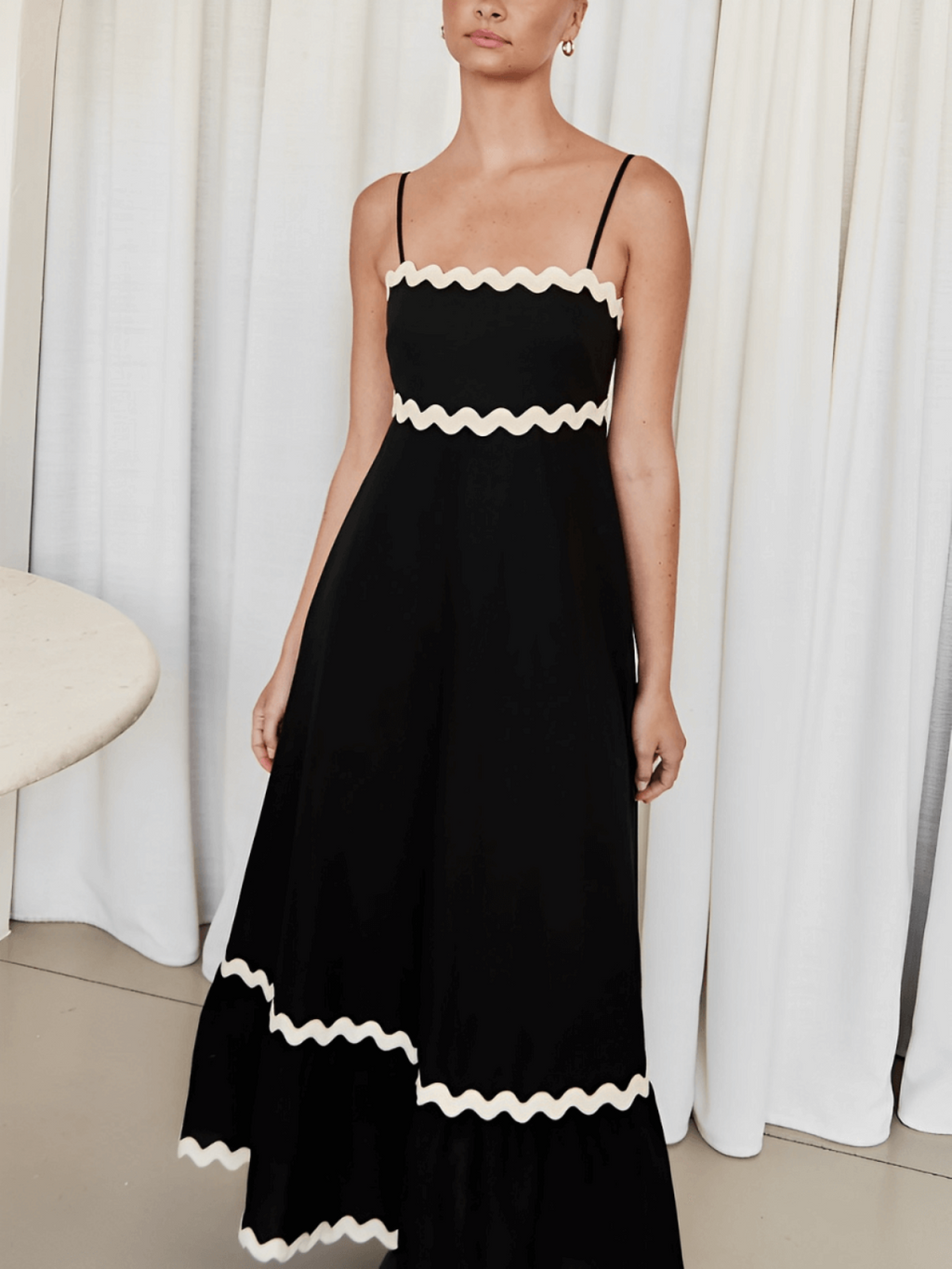 vestido-midi-feminino-preto-giulia-loja-zharen