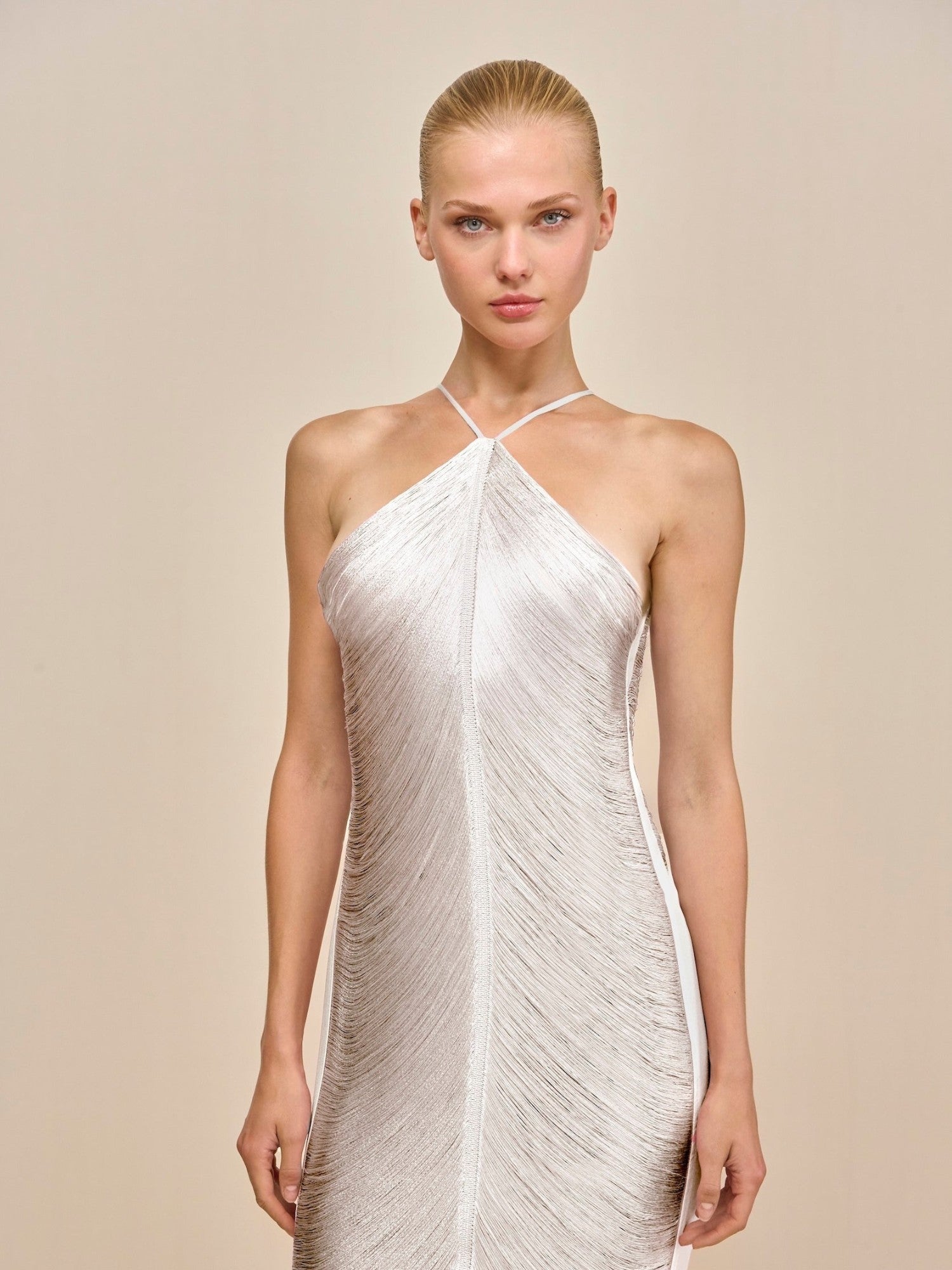 vestido-midi-festa-branco-noite-de-glamour-loja-zharen