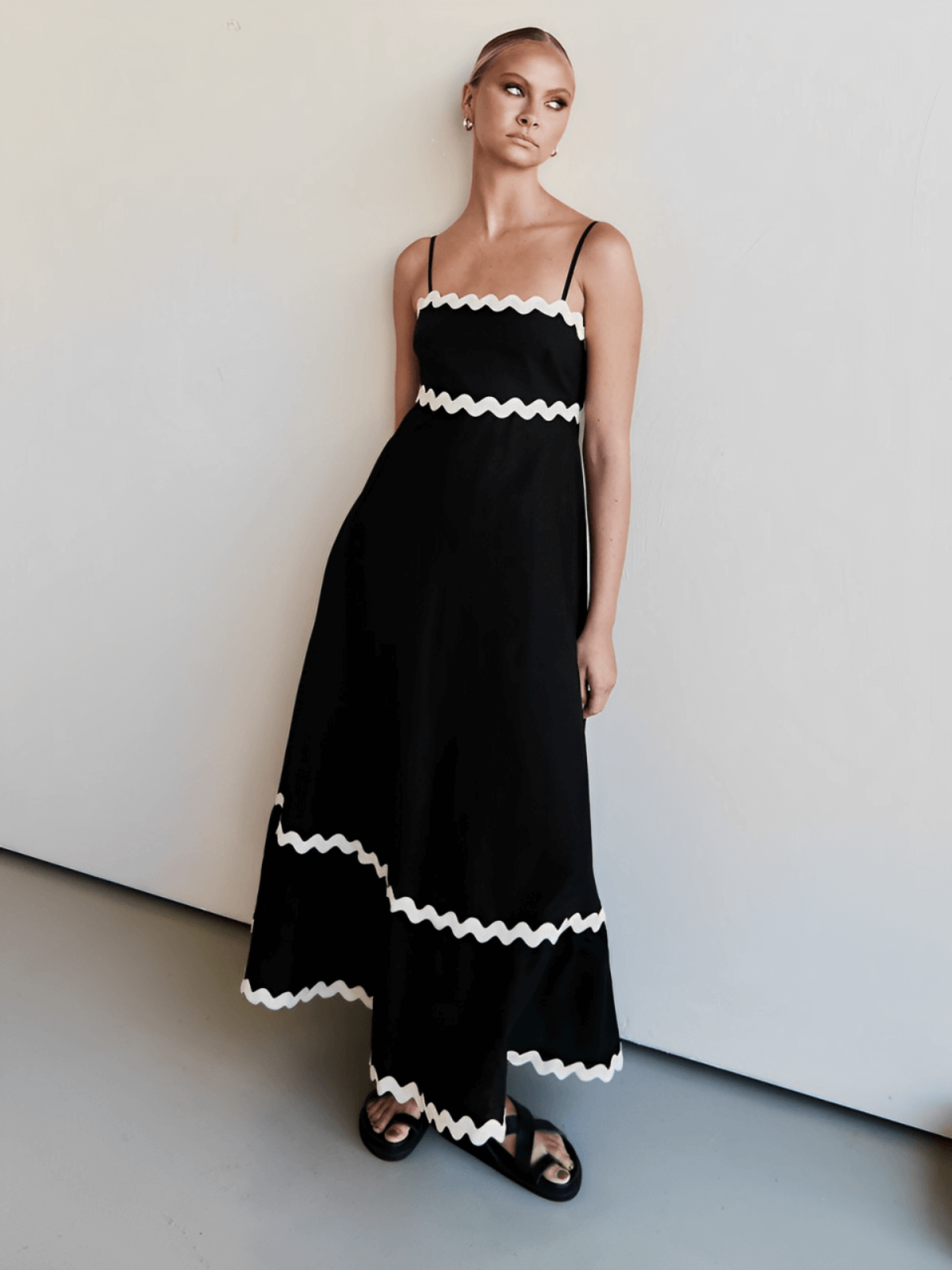 vestido-midi-festa-preto-giulia-loja-zharen