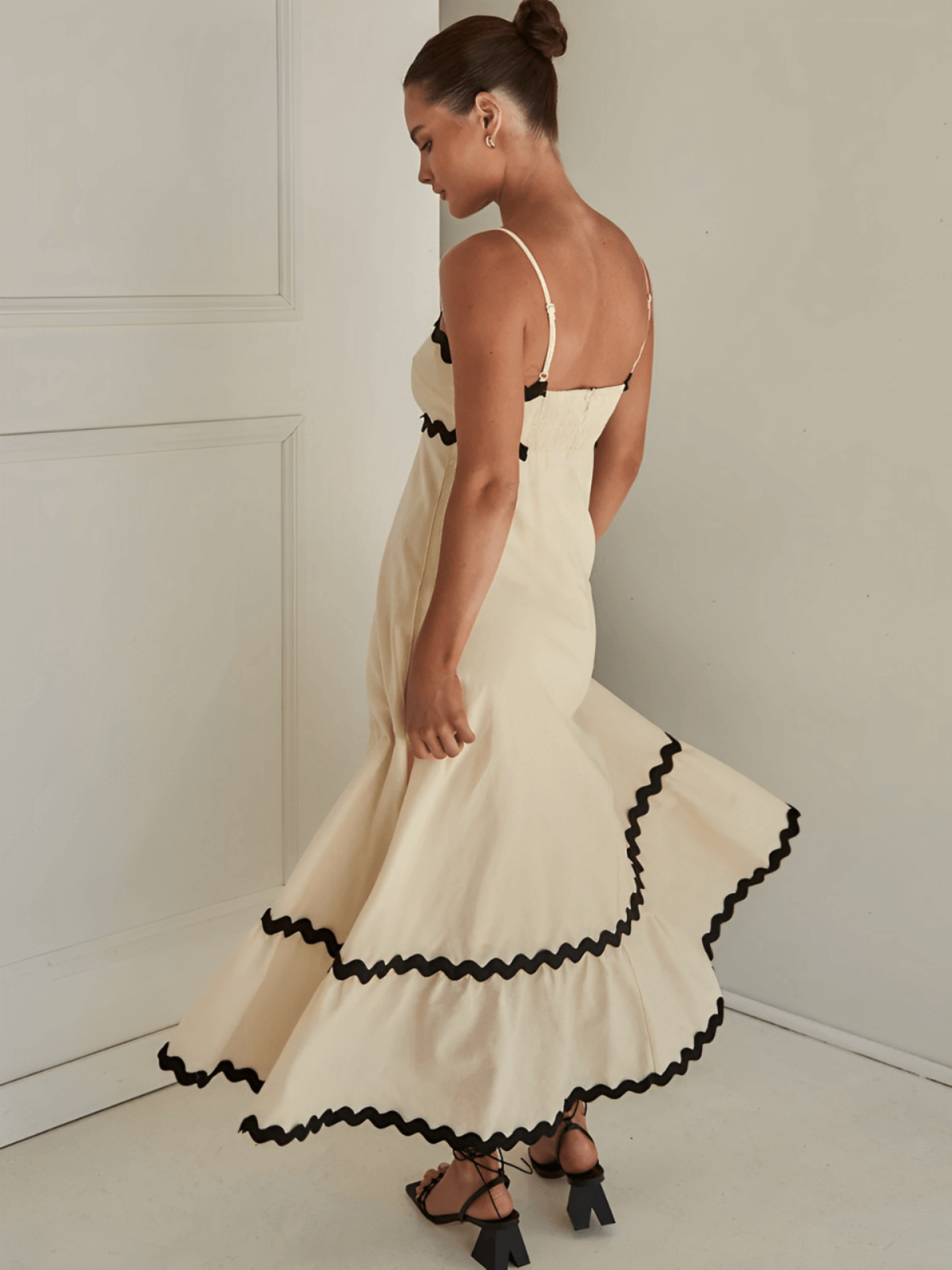 Vestido Midi Off White Giúlia Imagem secundária do produto