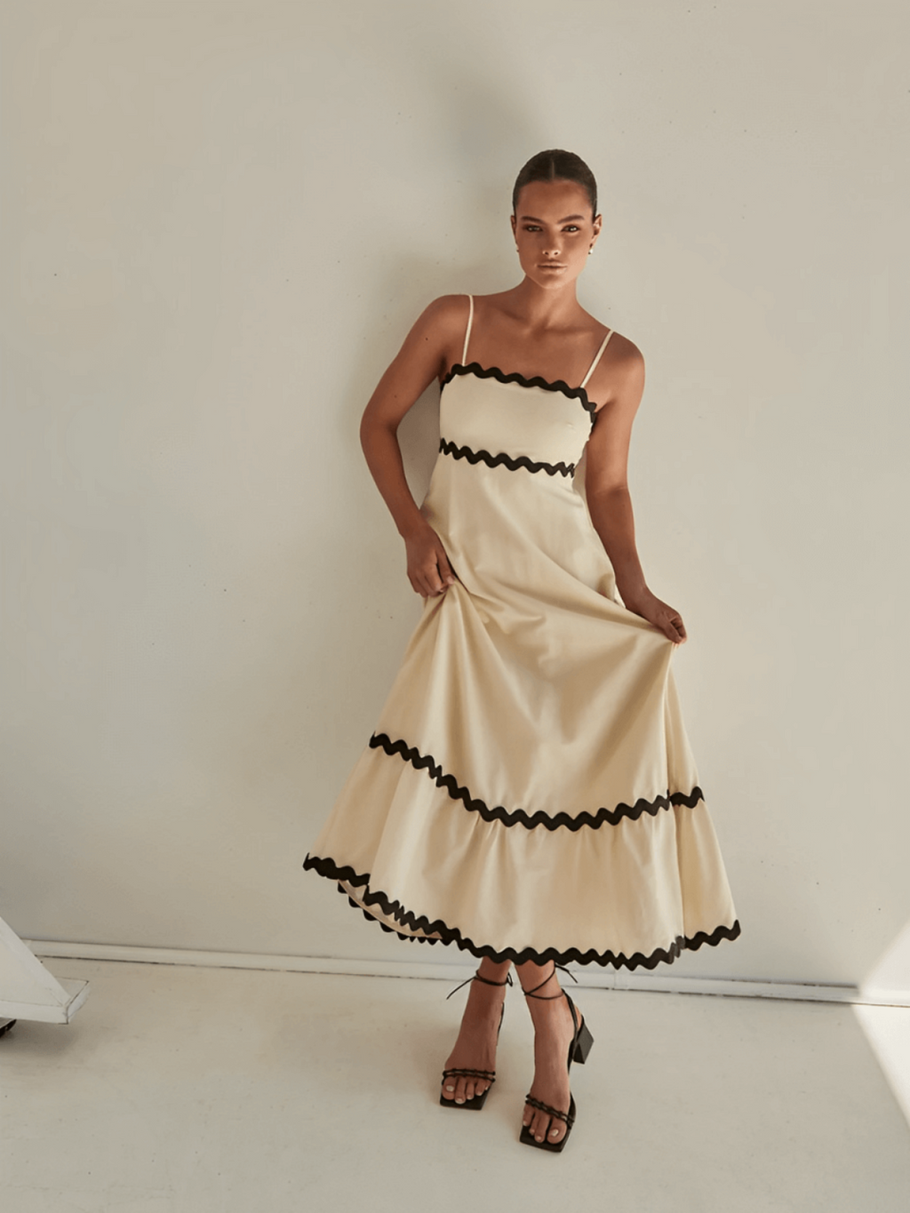 vestidos-midi-soltinho-giulia-creme-loja-zharen